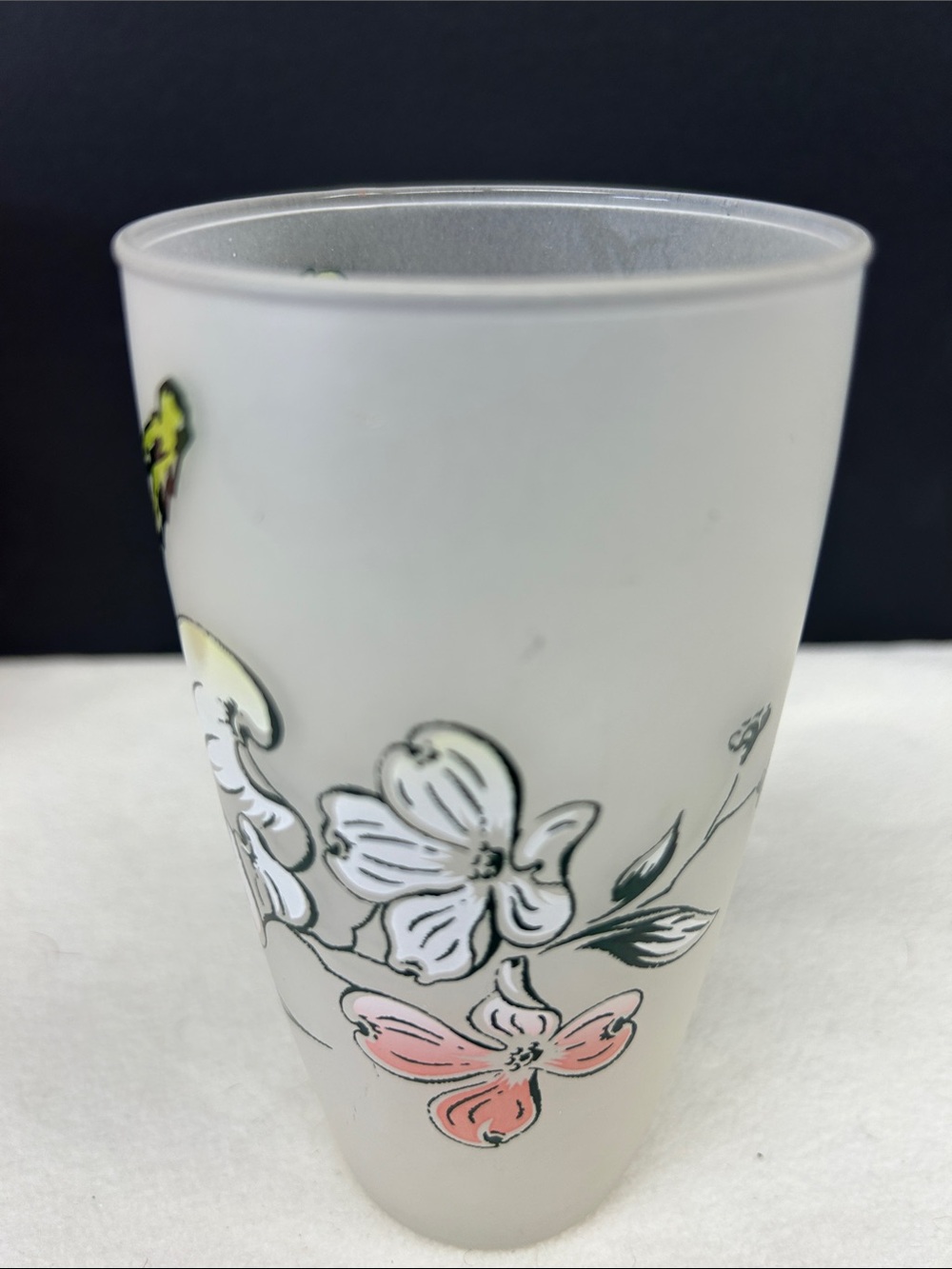 Vintage set of 4 frosted glass “Dogwood Design” 5..5” tumblers by Anchor Hocking - Picture 8 of 16